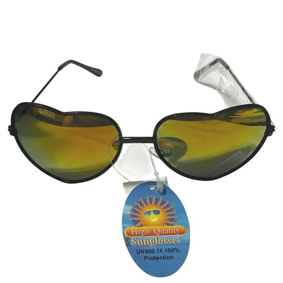 Sunglasses Polycarbonate 100% UV Womens Cute Frame Heart Shape gold /black trim - Picture 1 of 10